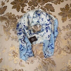 Vince Camuto White & Blue Floral Scarf 🌸💙✨